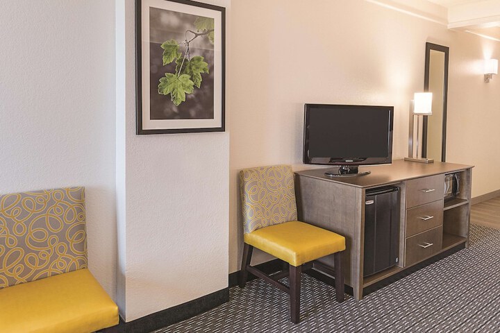 Room 25 of 58