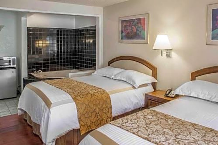 Rodeway Inn & Suites