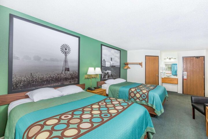 Room 12 of 32