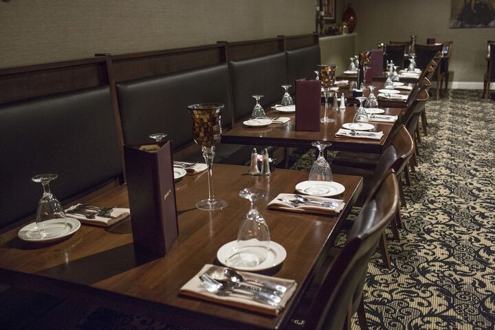 Dining 27 of 33