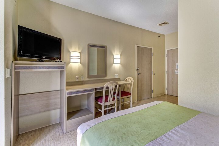 Room 18 of 25