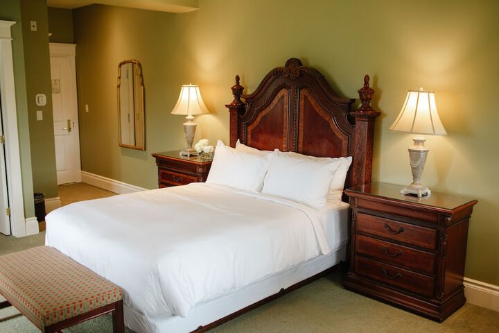 Riverbend Inn and Vineyard