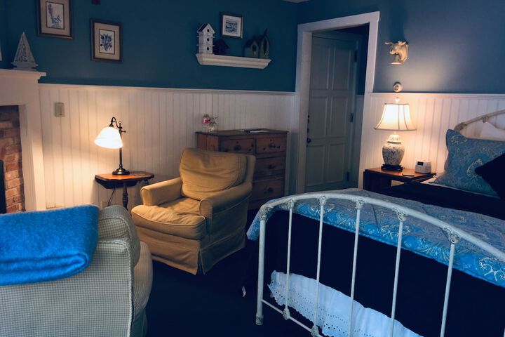Room 52 of 148