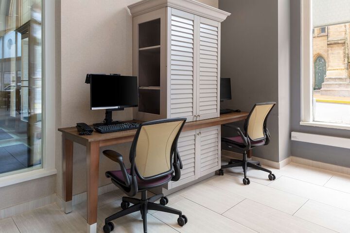 Business Center 18 of 18
