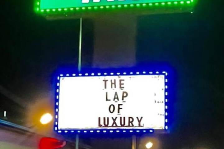 Luxury Inn & Suites Liberty