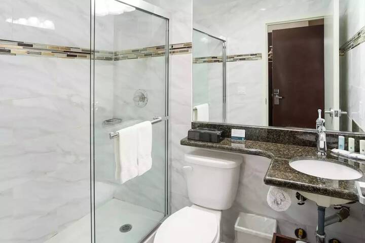 Room 10 of 25