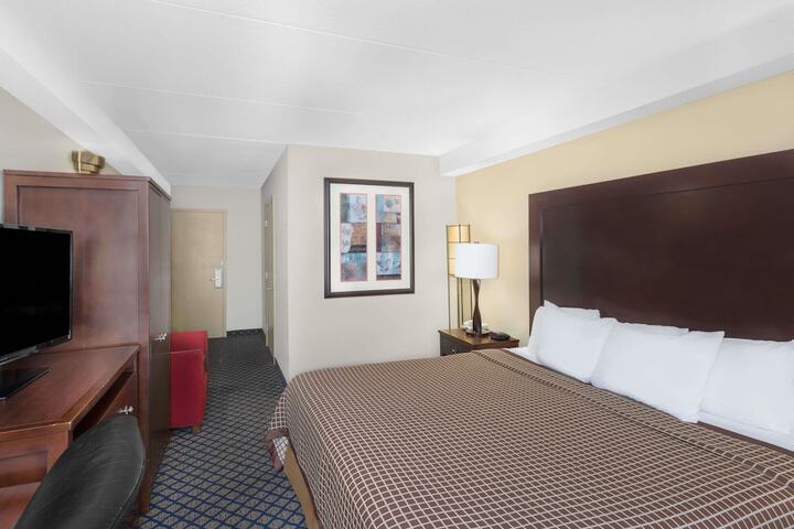 Days Inn by Wyndham Geneva / Finger Lakes