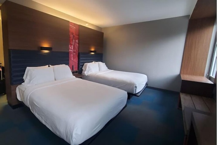Room 10 of 22