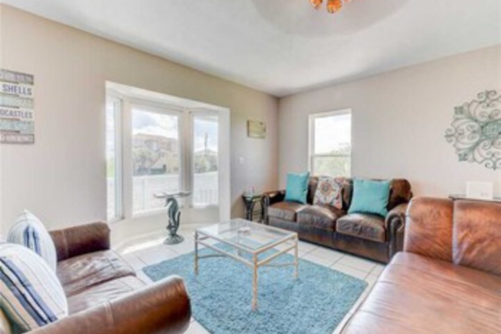Sea Forever Upper Level 3 Bedrooms, Ocean Views, Sleeps 10