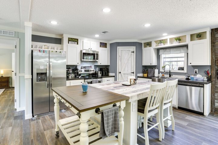 Charming Perry Home 2 Mi to the Gulf!