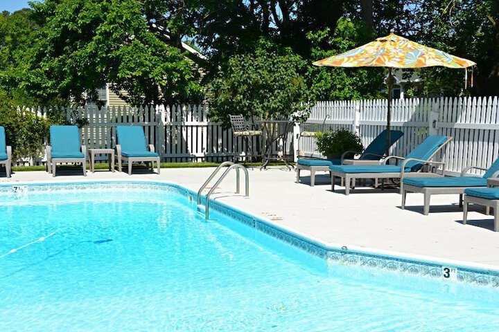 Inn at Huntingfield Creek