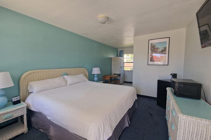 Room 15 of 28