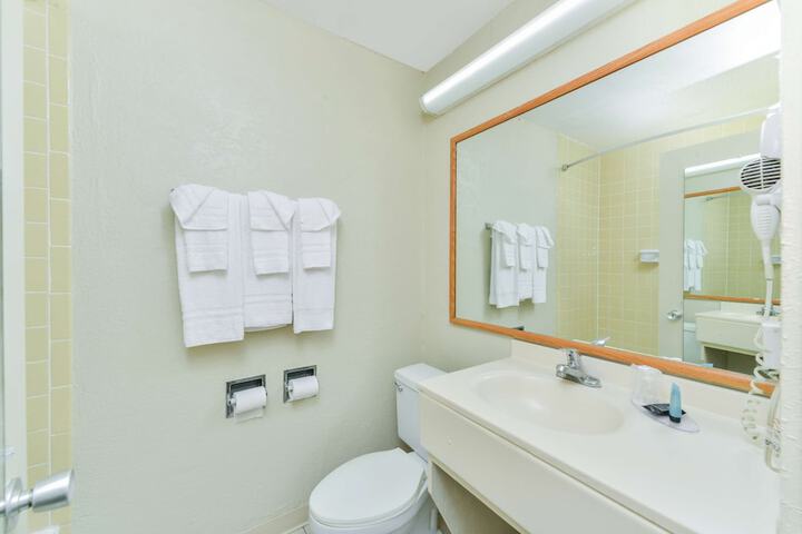 Room 15 of 34