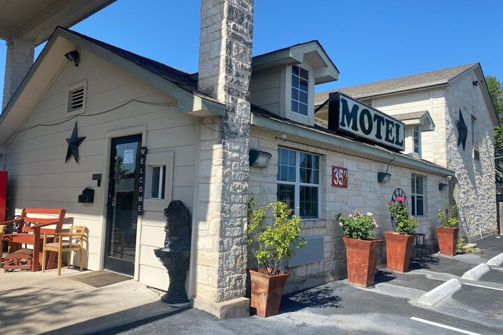 Hotel 11 of 49