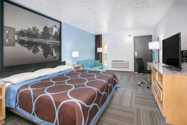 Room 3 of 21