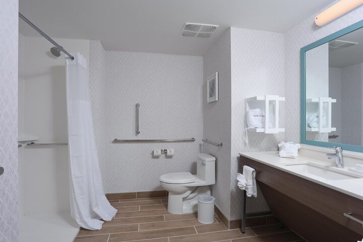 Hampton Inn & Suites Manistee Waterfront