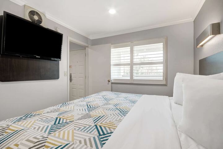 Room 44 of 48