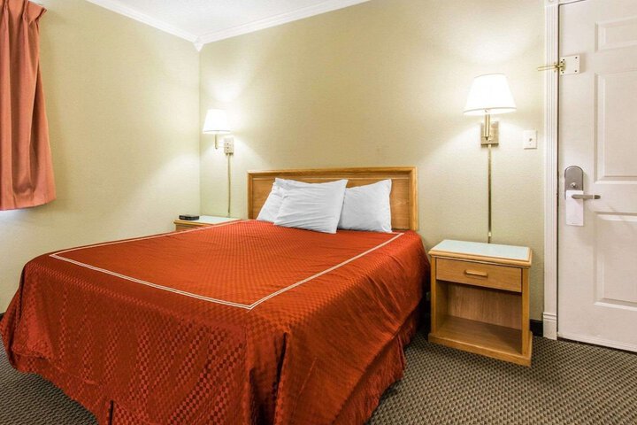 Room 17 of 29