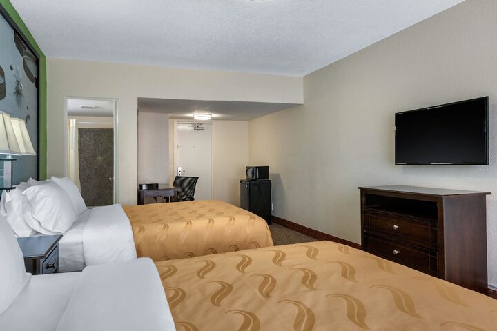 Room 11 of 40