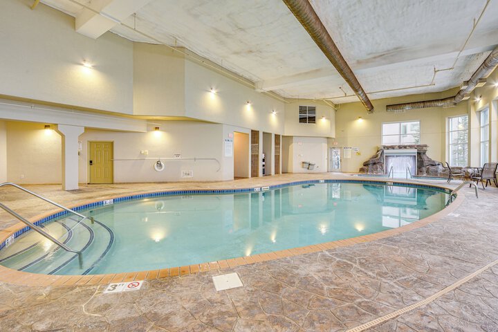 Pool & Lake Access: Northern Lakes Retreat!