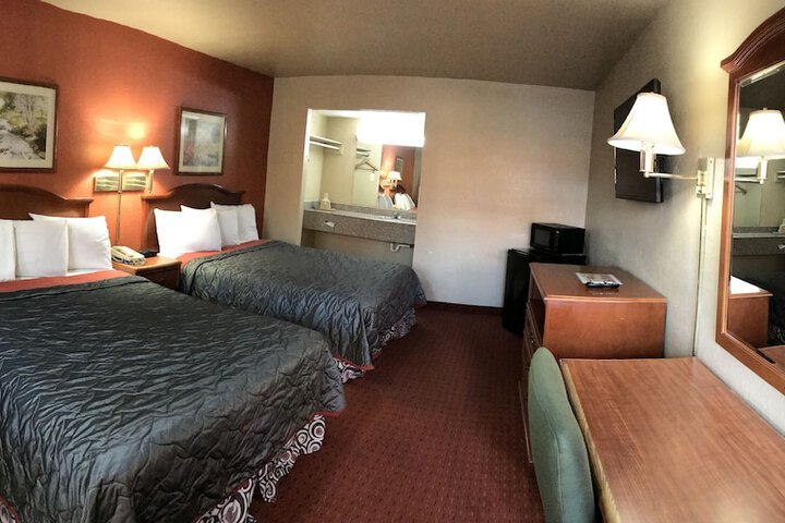 Room 7 of 11
