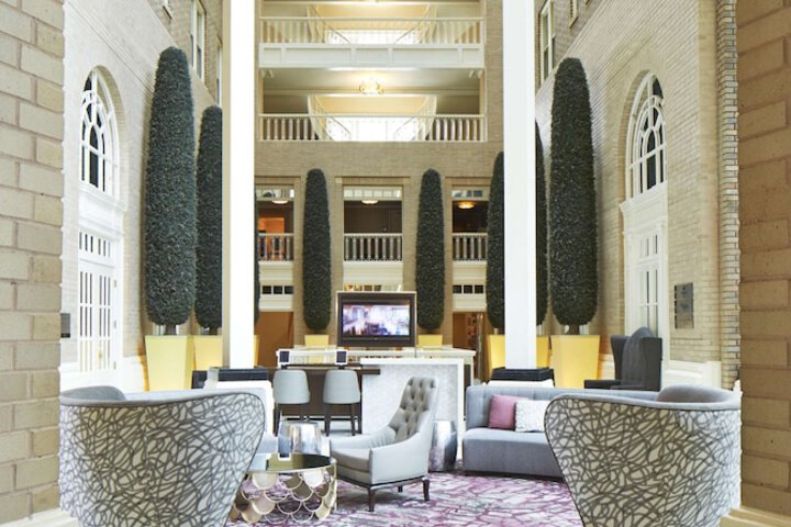 Lounge 94 of 107