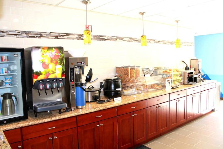 Breakfast/Coffee Service 32 of 35