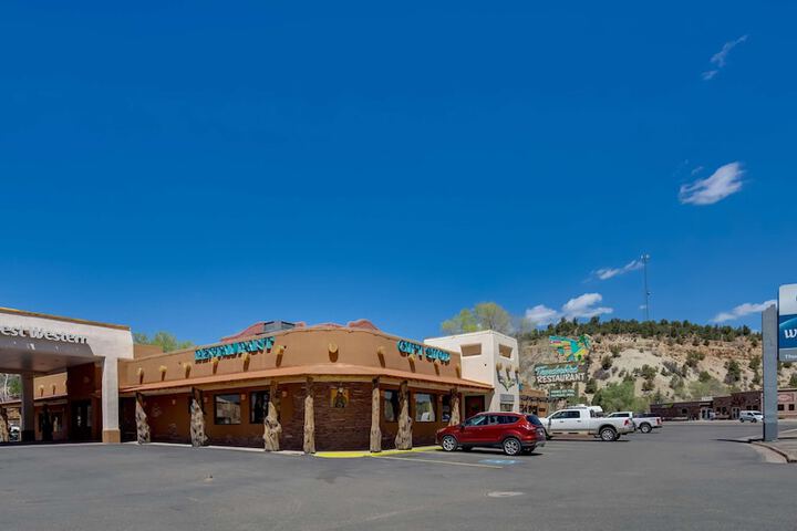 Hotel 4 of 37