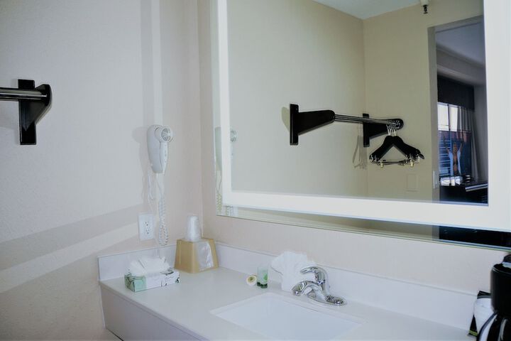Room 17 of 23