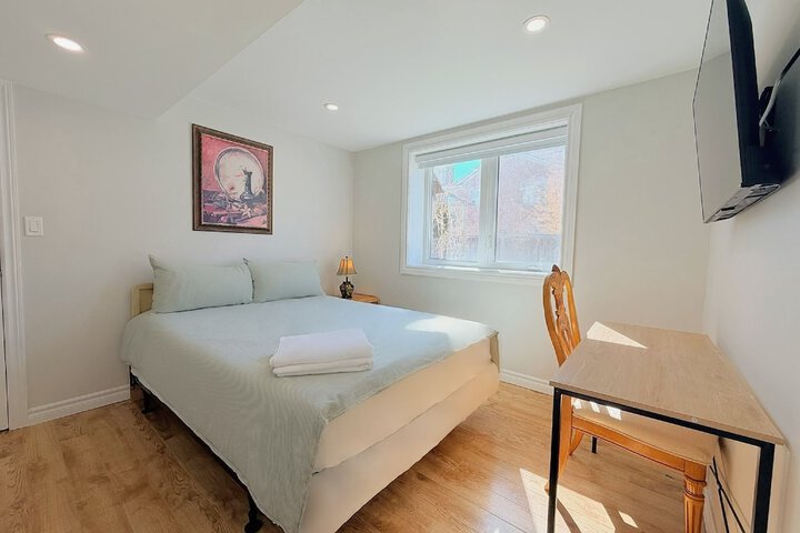 Cozy Rooms in Bright Walkout Suite - Newly Renovated 2026