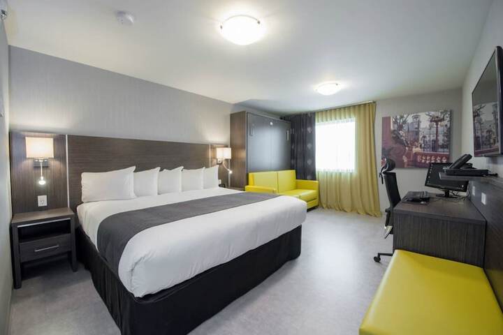 Room 13 of 77