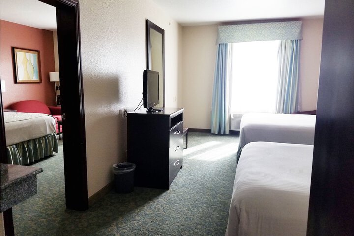 Room 6 of 16