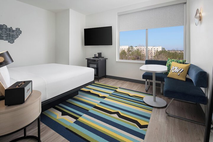 Aloft by Marriott Shenandoah Woodlands Area