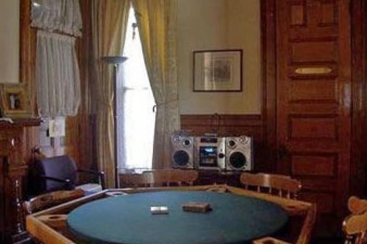 Room 21 of 38
