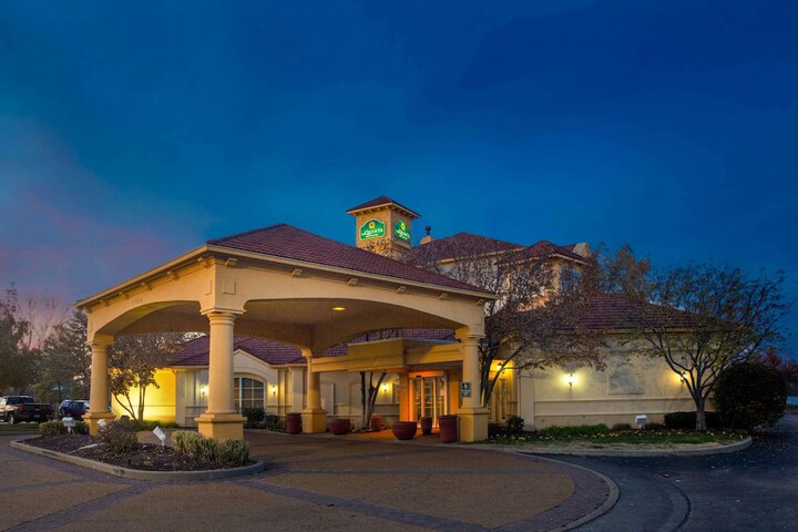 Hotel 2 of 51