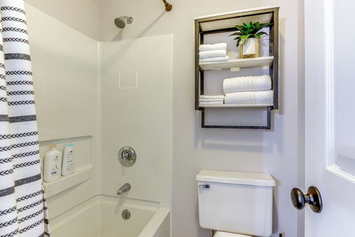 Norwich Vacation Rental w / Golf Course Views!