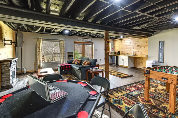 Lock Haven Cabin w / Wood Stove & Mountain View!