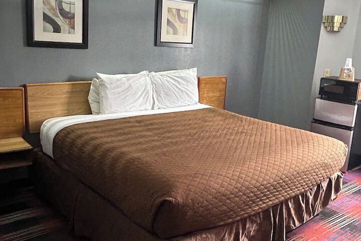 Room 14 of 16