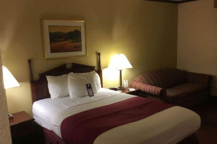 Room 25 of 43
