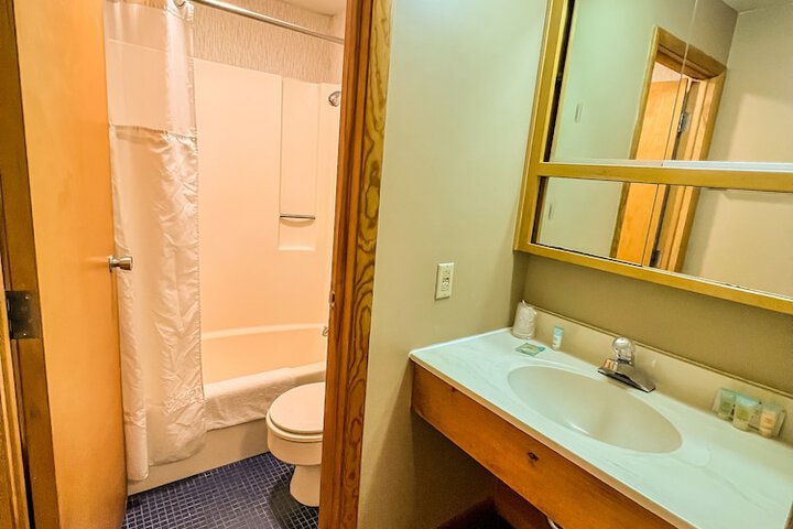 Room 72 of 132