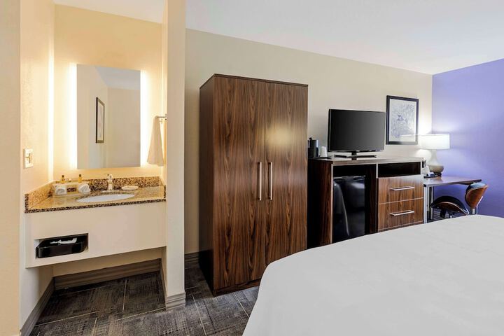 Room 15 of 25