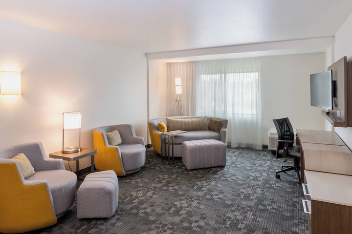 Courtyard by Marriott Somerset