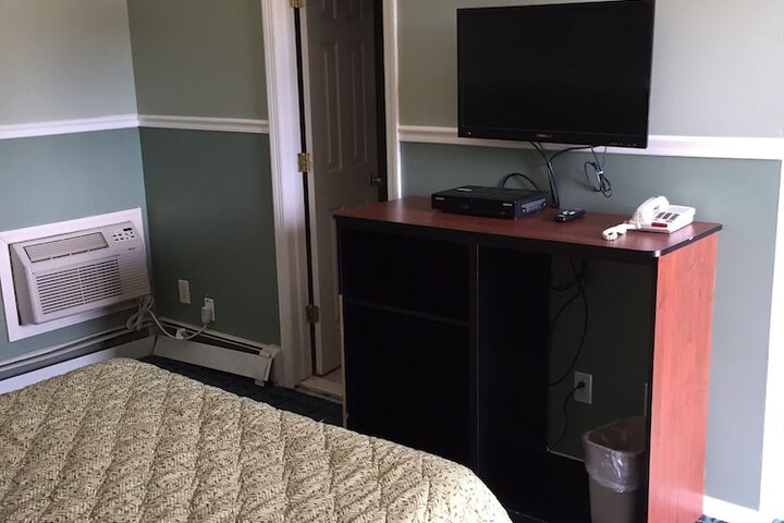 Room 11 of 19