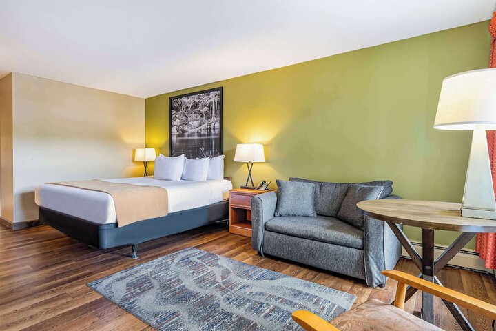 Room 32 of 61