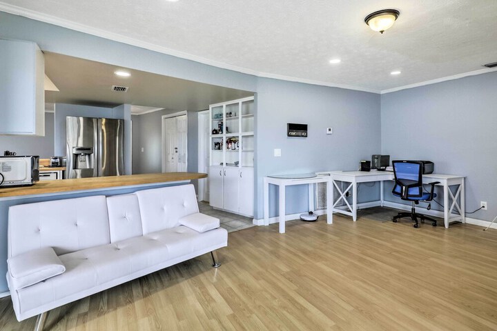 Apollo Beach Waterfront Retreat w / Boat Dock!