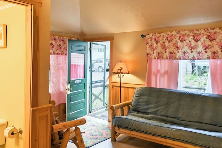 Room 119 of 183
