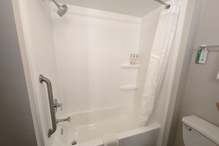 Holiday Inn Express Indianapolis Airport by IHG