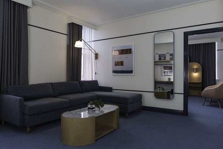Hu. Hotel