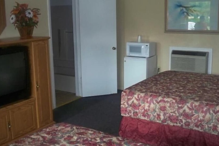 Room 8 of 10