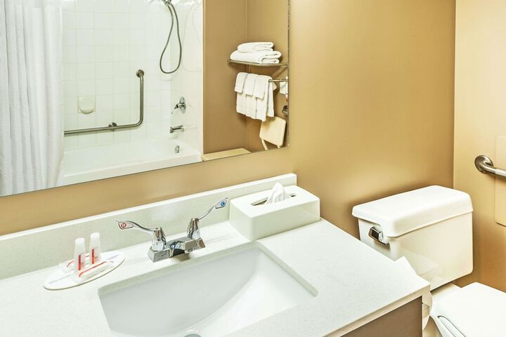 Room 6 of 18